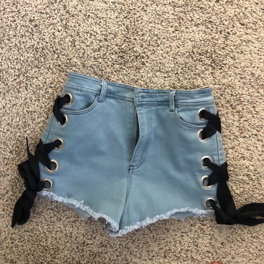 Jean shorts with tie ribbons
